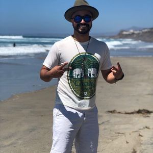 Meet your Posher, Akenaton